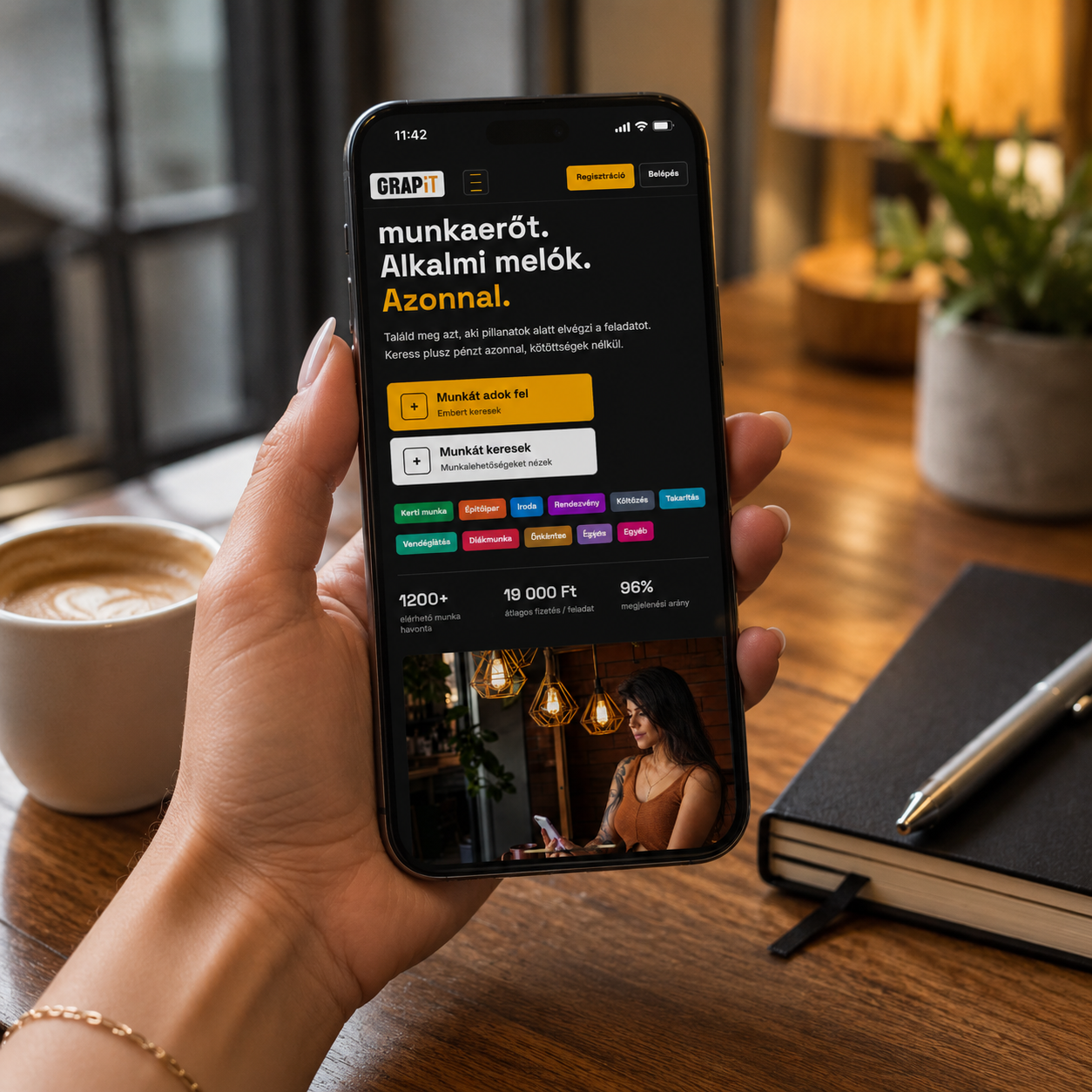 Kézben tartott telefonon megjelenő Grapit alkalmi munka platform